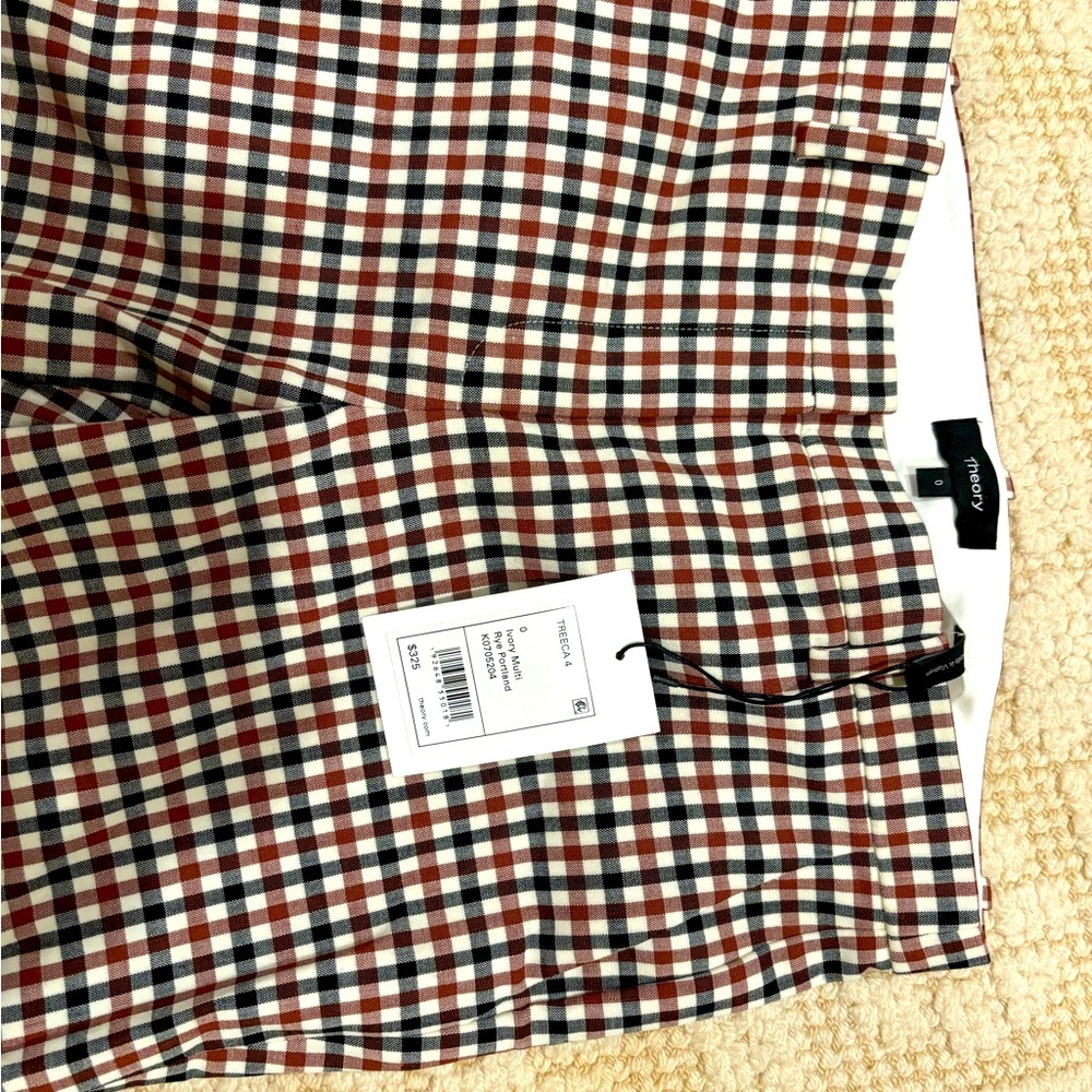 Theory cropped pants. Treeca 4 is the style. Size 0
